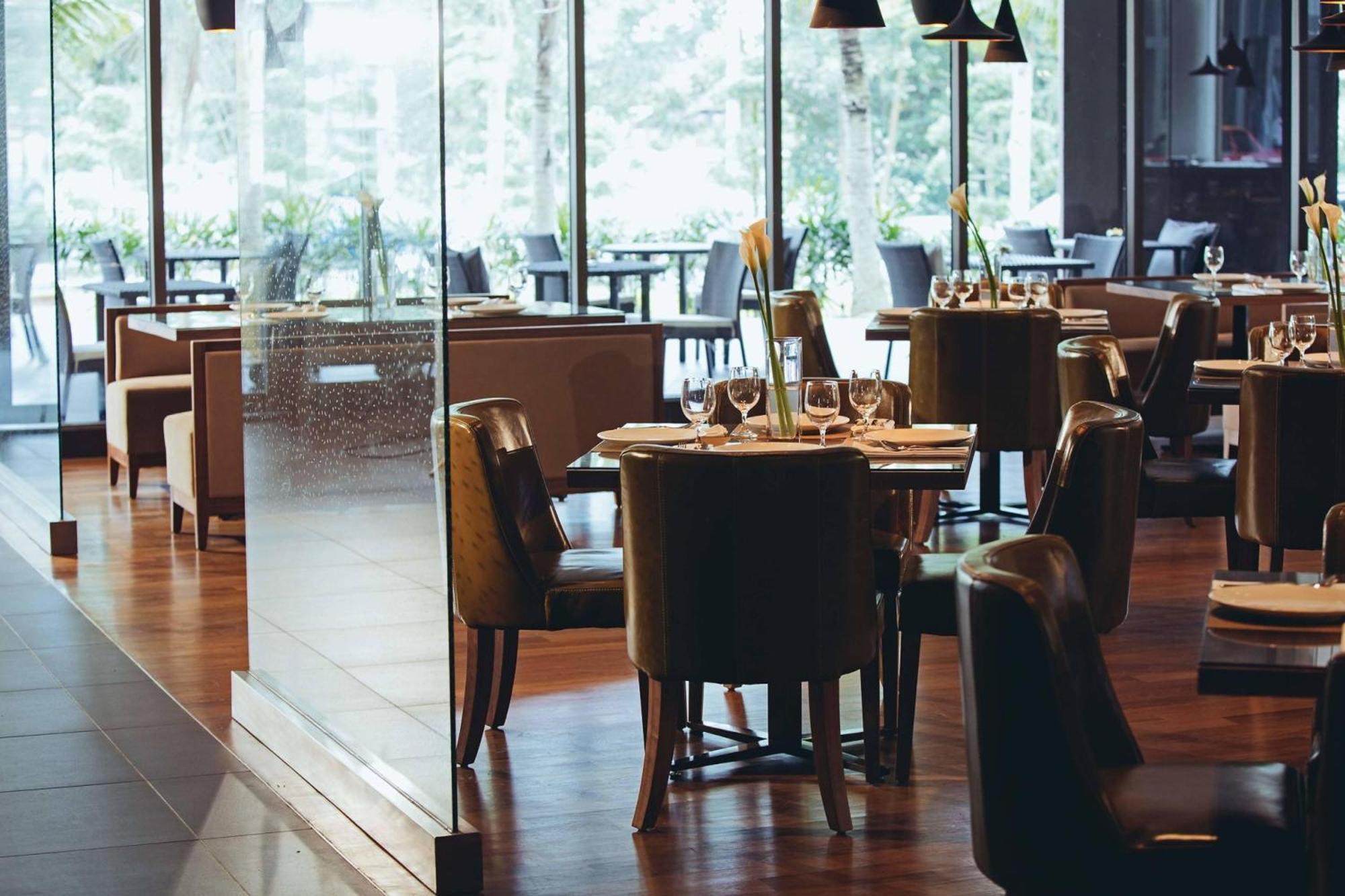 Renaissance Johor Bahru Hotel Exterior foto The interior of the restaurant