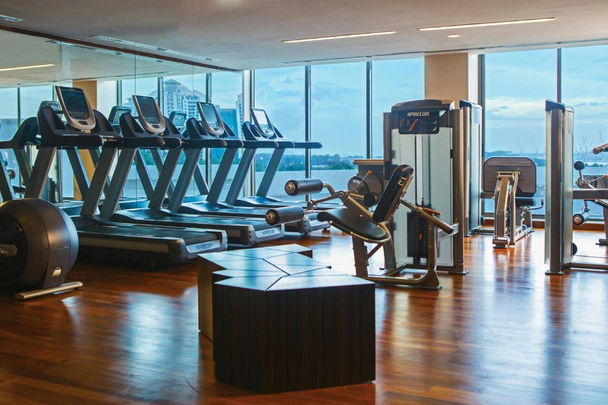 Renaissance Johor Bahru Hotel Exterior foto The gym at the hotel