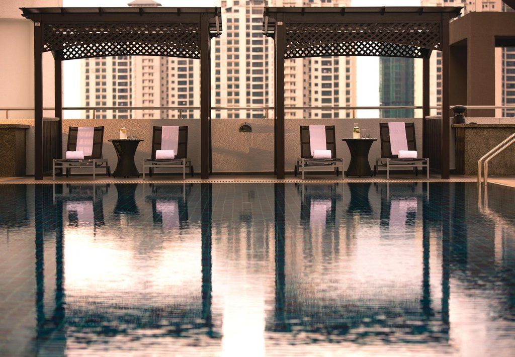 Renaissance Johor Bahru Hotel Exterior foto The pool at the hotel